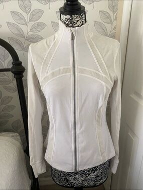 Lululemon White Define Jacket with ivory floral “flocked” panels Size 10